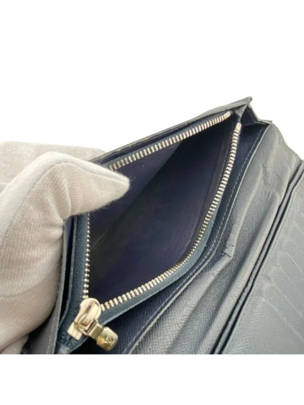 Louis Vuitton Taiga Portefeuille Brazza Bifold Wallet Leather Black